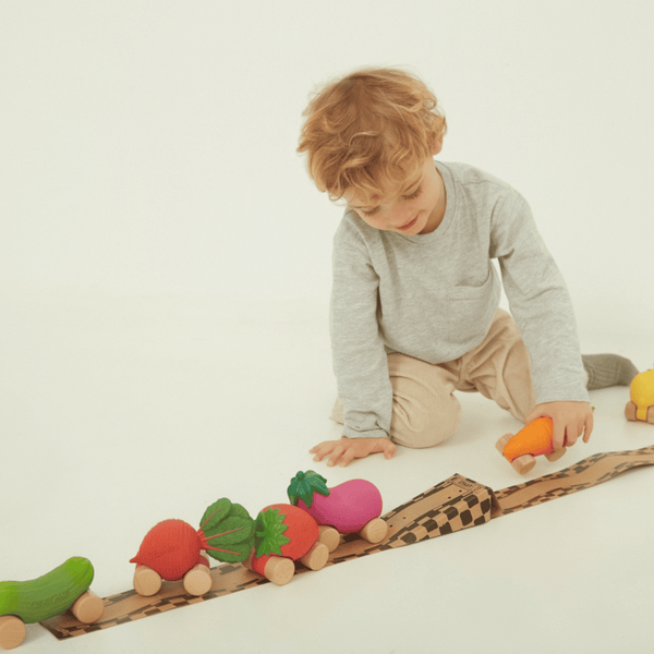 Oli & Carol US - Cathy the Carrot Car