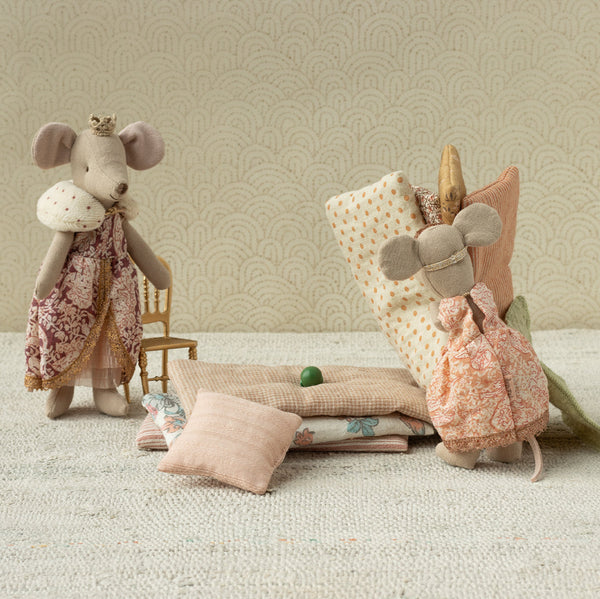 Maileg - Princess And The Pea, Big Sister Mouse