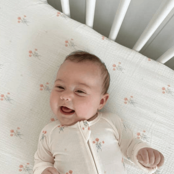 Dreamy Skies Baby - Bowquet Cotton Gauze Crib Sheet
