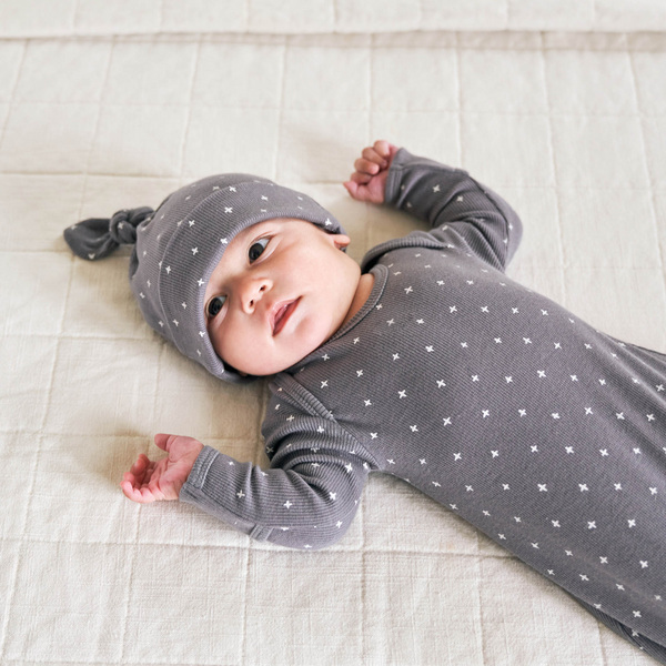 Quincy Mae - Organic Newborn Knotted Baby Gown & Hat Set