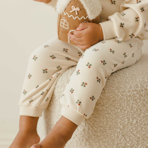 Quincy Mae - Velour Relaxed Sweatpant - Holly Berry