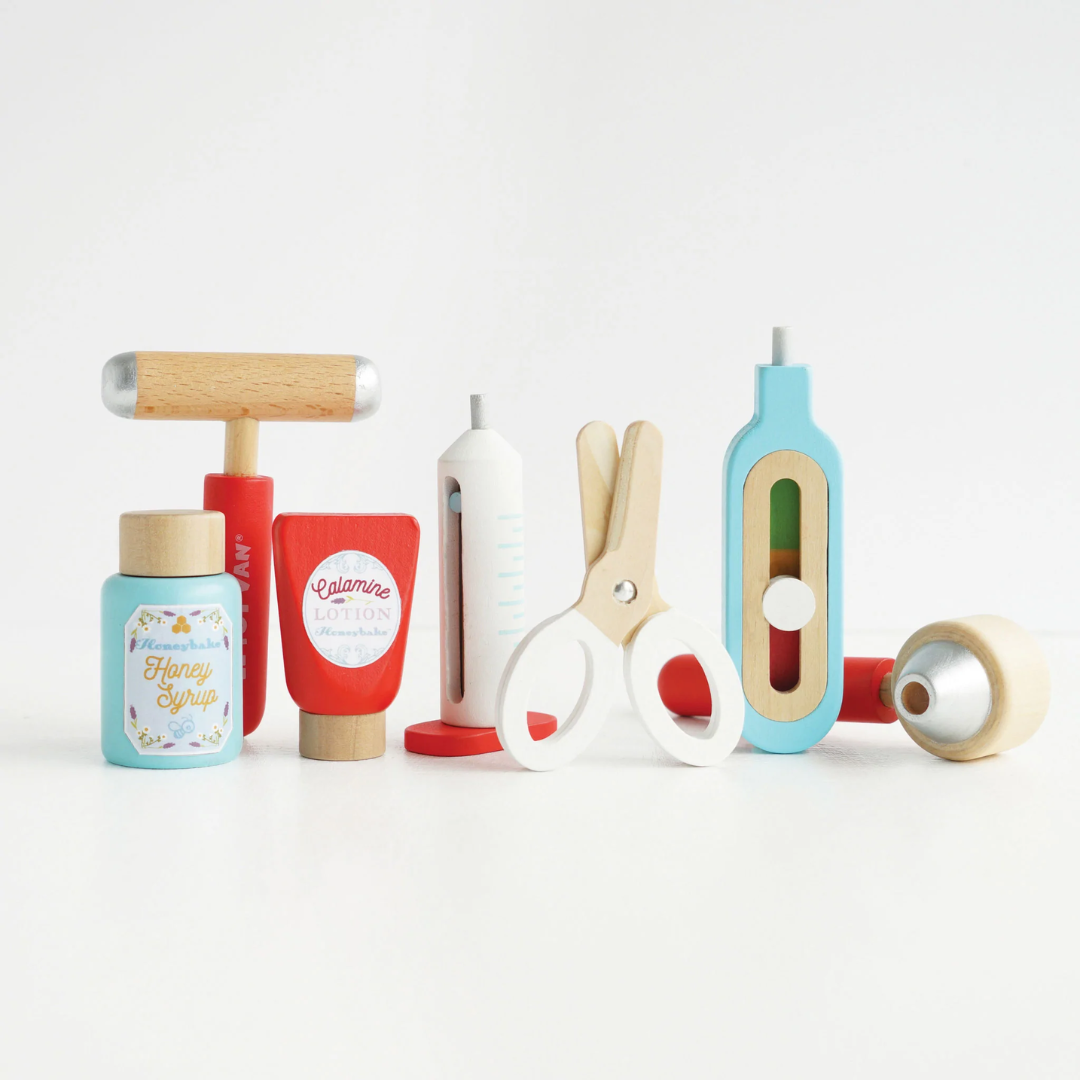 Le Toy Van Pretend Wooden Doctor s Kit Dearly